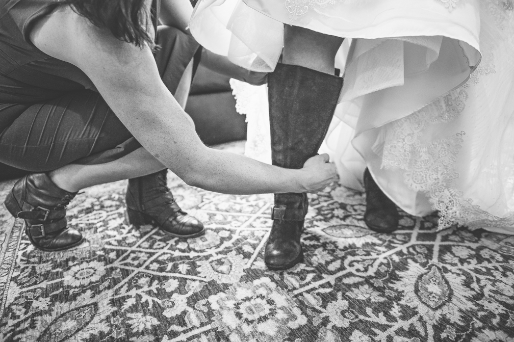 JASMINE_TARA_PHOTOGRAPHY_APPLE_ORCHARD_QUONQUONT_FARM_DESTINATION_WEDDING_JASMINE_BALGOBIN-15